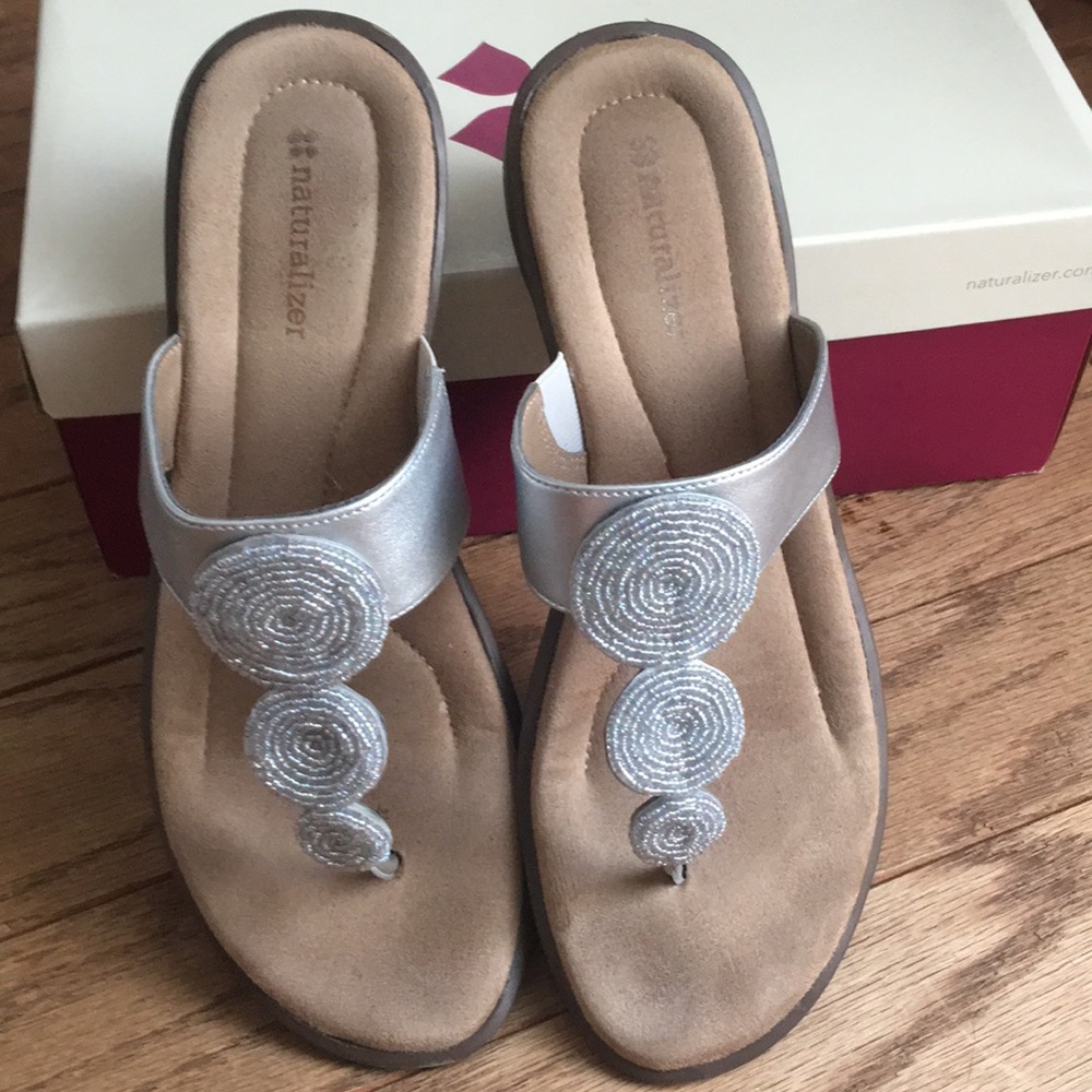 Gently loved naturalizer sandal